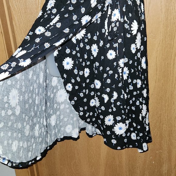 NWT Forever21 Black with Floral print wrap dress - Picture 4 of 7